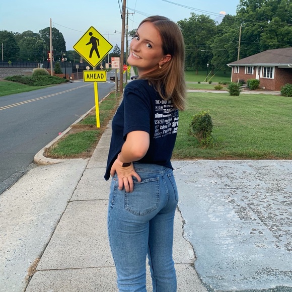 Meet your Posher, Kat - Picture 3 of 8